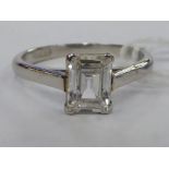 A platinum ring, set with an approx.0.