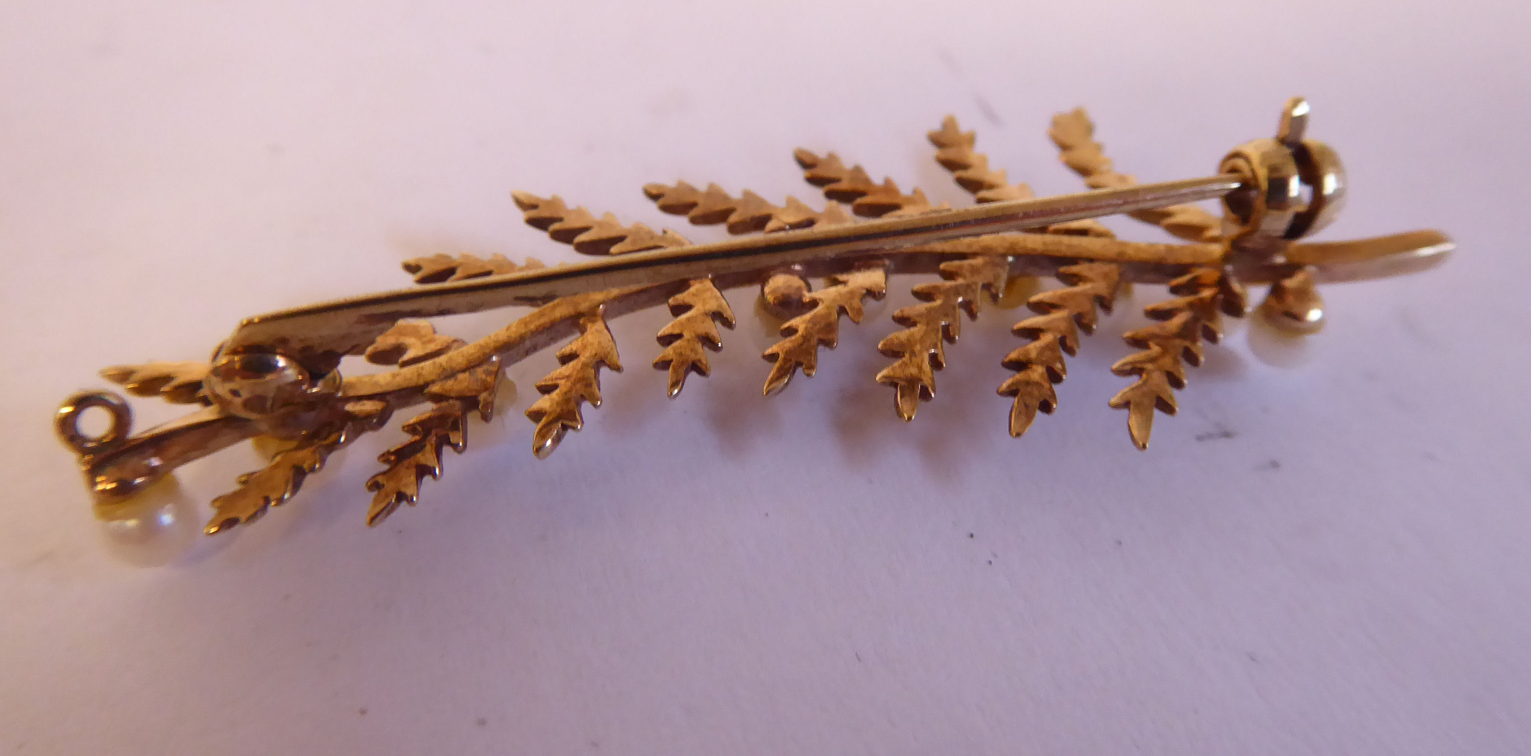 A 9ct gold seed pearl set fern brooch - Image 3 of 5