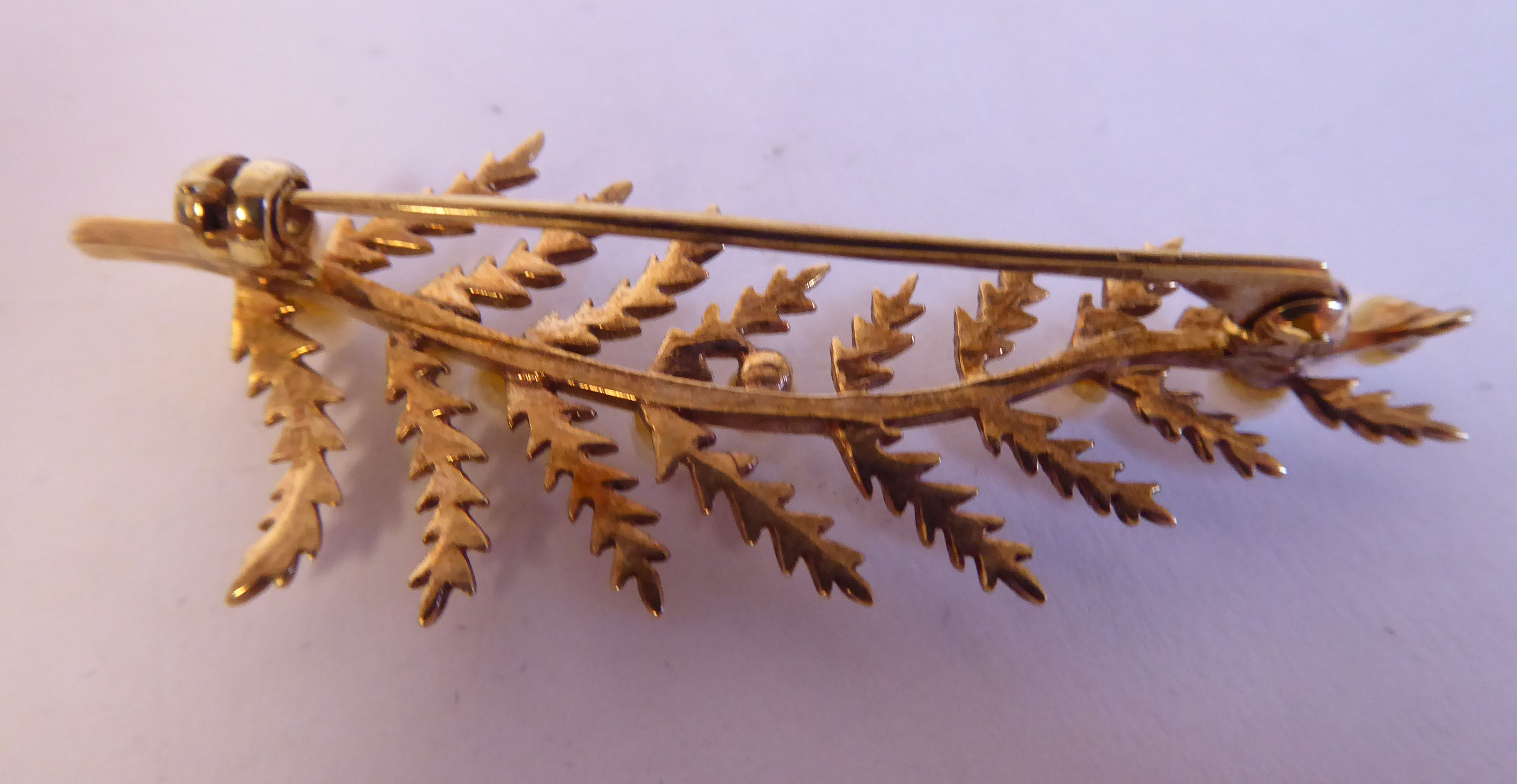 A 9ct gold seed pearl set fern brooch - Image 2 of 5