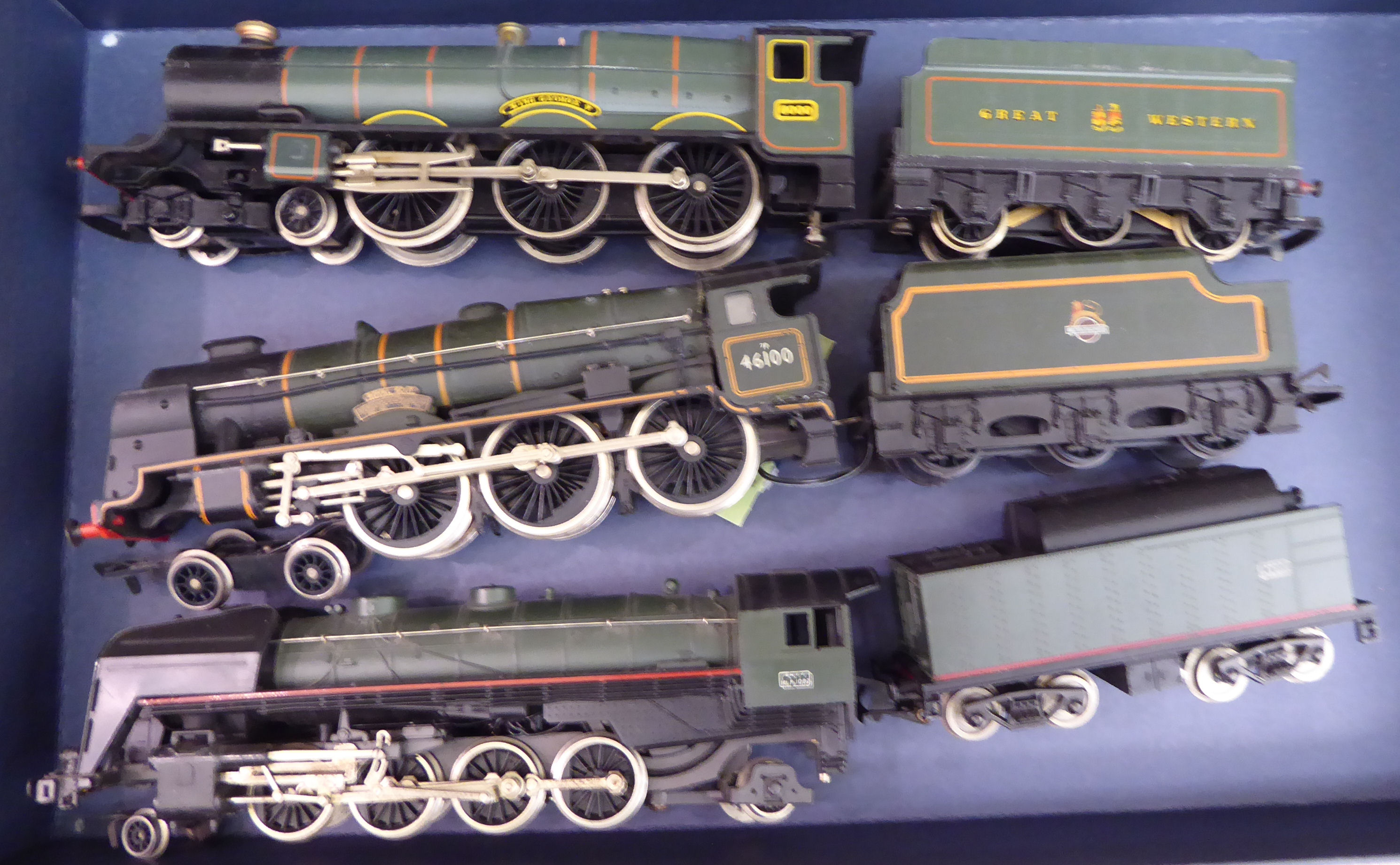 Three Hornby 00 gauge model locomotives and tenders: to include a 4-6-0 King George V OS8