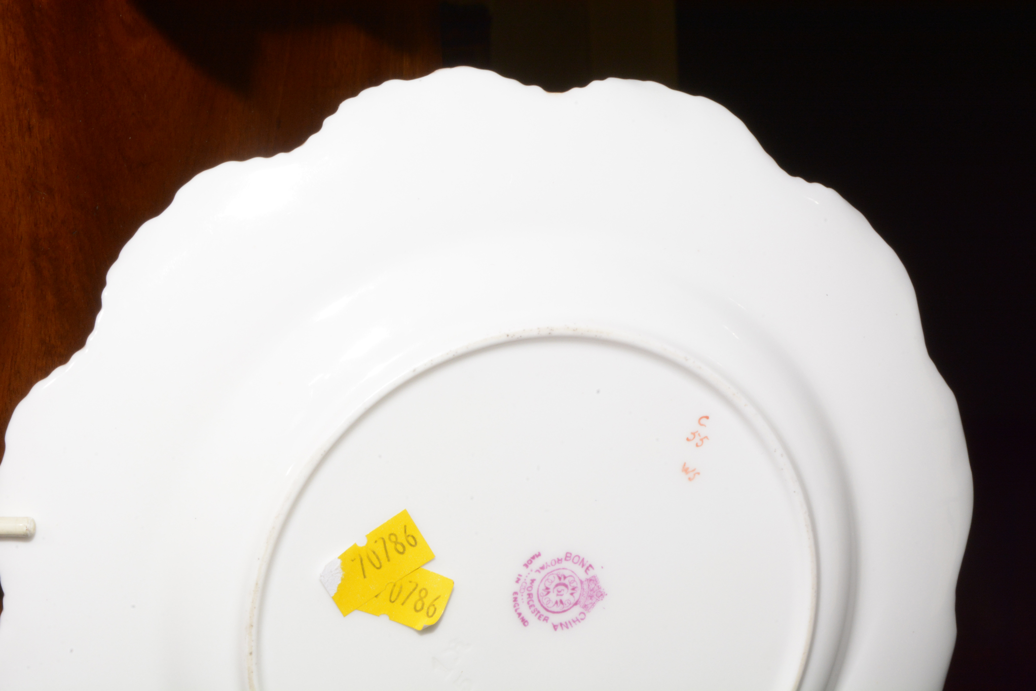 A Royal Worcester dessert plate. - Image 8 of 8