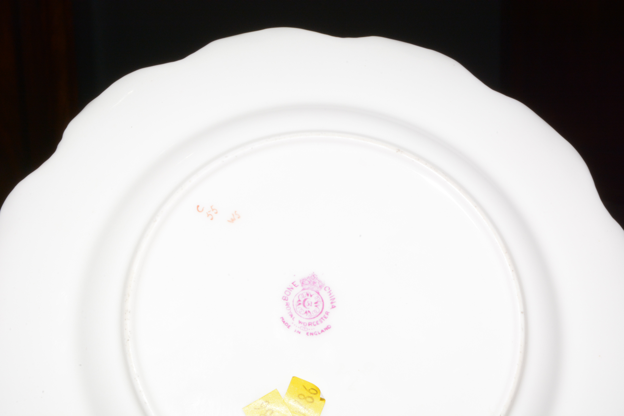 A Royal Worcester dessert plate. - Image 6 of 8