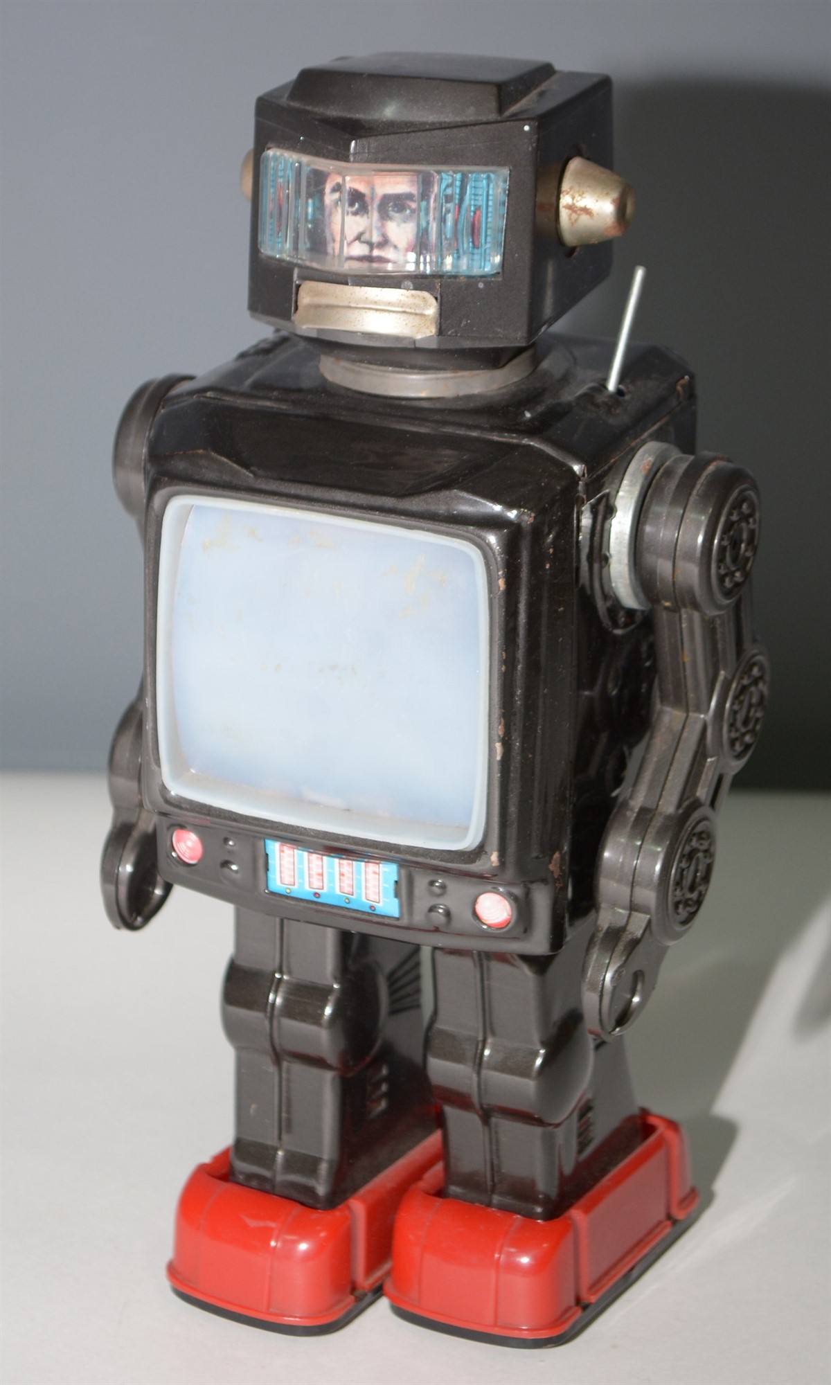 Tin plate TV Robot