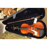 Sonata Student full size violin and bow cased