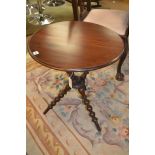 Round occasional table