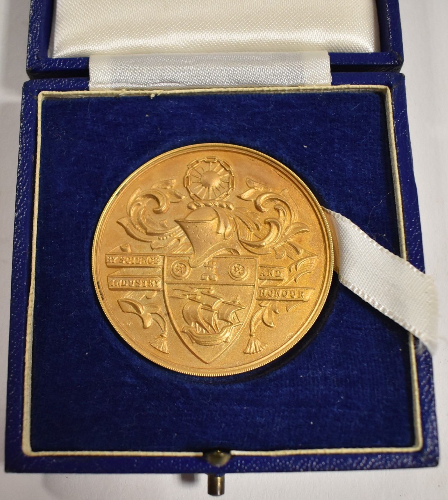 9ct gold shipbuilding medal - Image 2 of 2