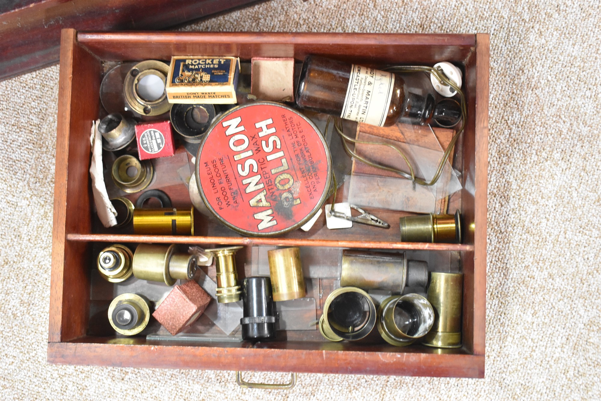 Brass microscope in mahogany case - Image 4 of 4