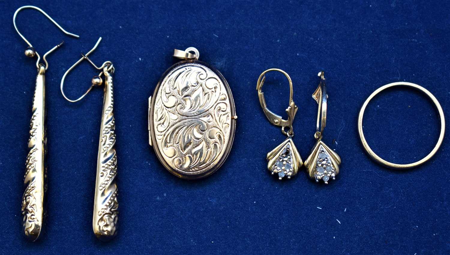 Gold and other jewellery