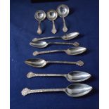 2 sauceladles; sifter spoon; 6 grapefruit spoons