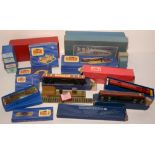 Mixed Hornby Dublo accessories.