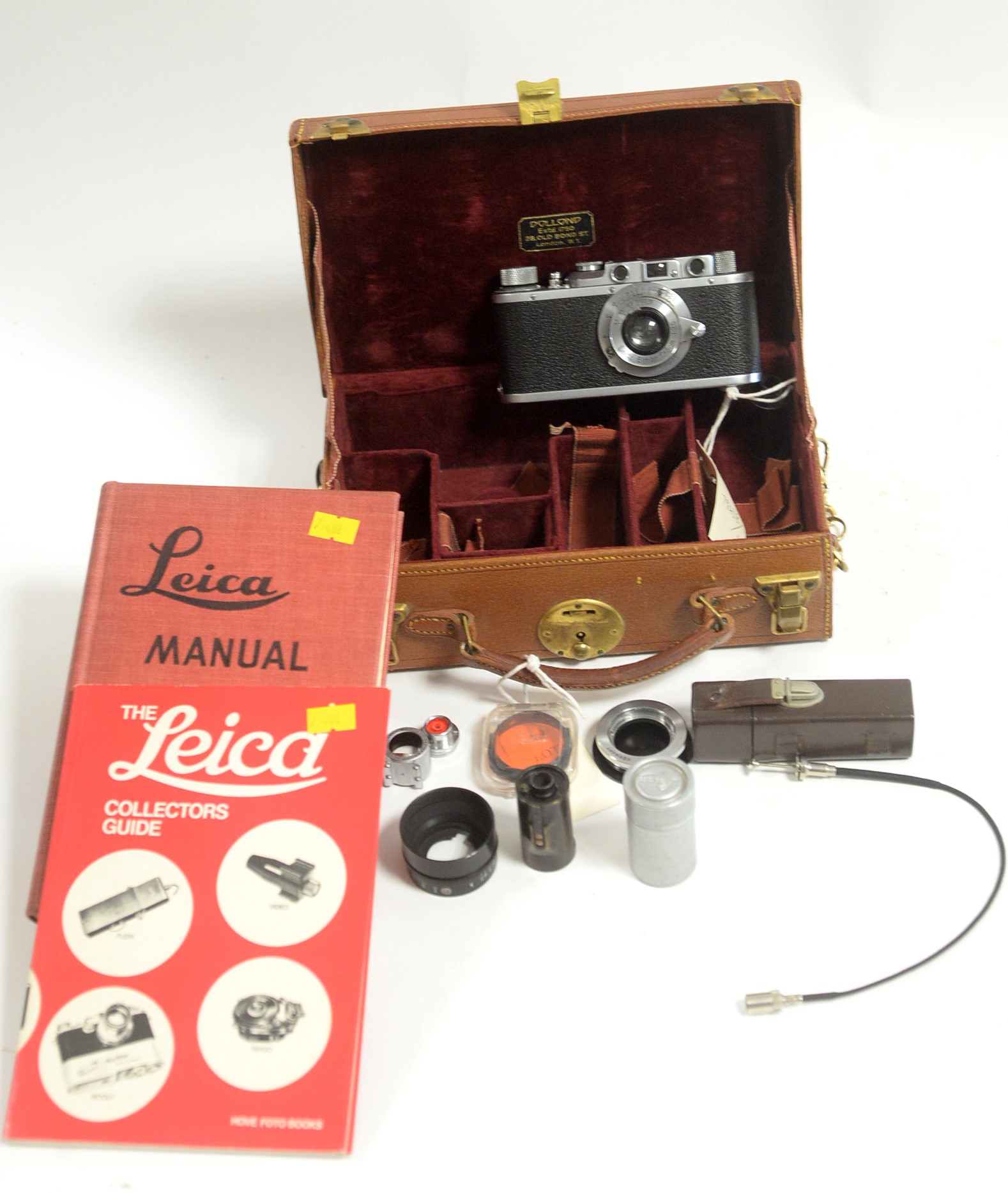 A Leica II rangefinder camera.