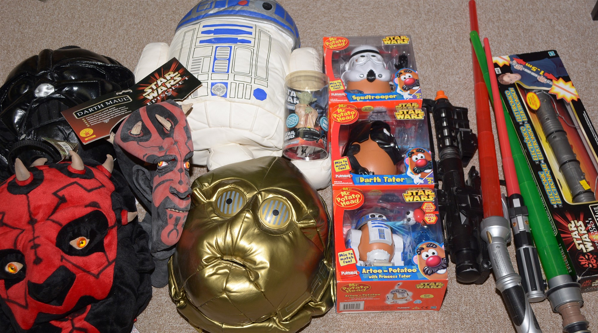 Miscellaneous Star Wars toys.