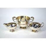 A late Victorian heavy quality silver porringer with twin scroll handles, Goldsmiths &