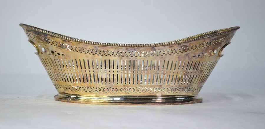 A Continental 800 grade pierced oval basket with beaded rim and end handles, 15.8 oz, 30 cm long - Image 2 of 2