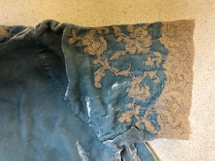 WITHDRAWN A pale blue silk velvet bed jacket edged in cream lace, a pale blue Chinese silk bed - Image 10 of 10