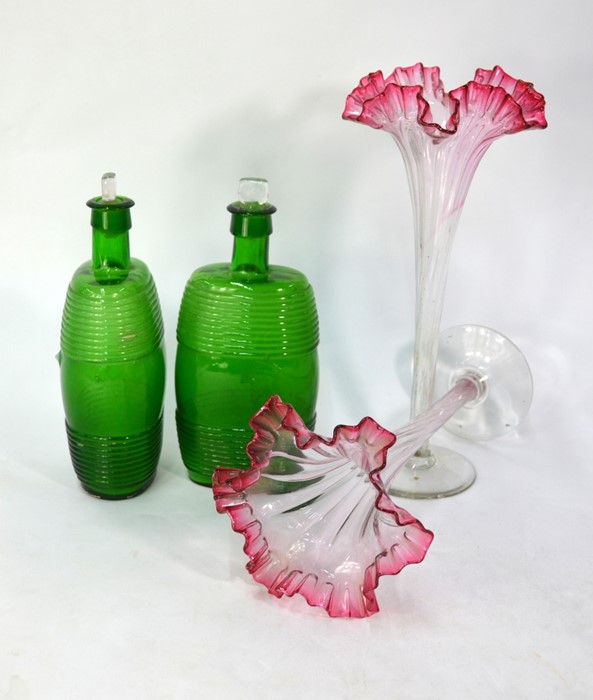 A pair of trumpet-shaped glass vases with cranberry rims, 30 cm, to/w a pair of green glass barrel- - Image 2 of 2