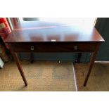 An Edwardian mahogany single drawer side table