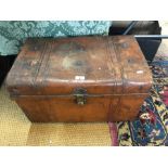 A vintage tin trunk (with key)