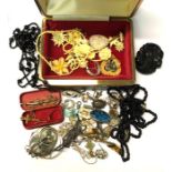 An interesting collection of Victorian and later jewellery including small quantity of 9ct gold