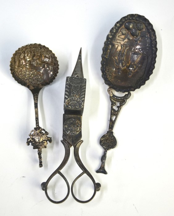 A late Victorian Continental silver marriage spoon with embossed bowl and cast stem, London import - Image 4 of 4