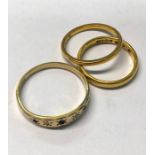 Two narrow 22ct yellow gold wedding bands, size J/K, approx 4.3g to/w a 9ct yellow gold five stone