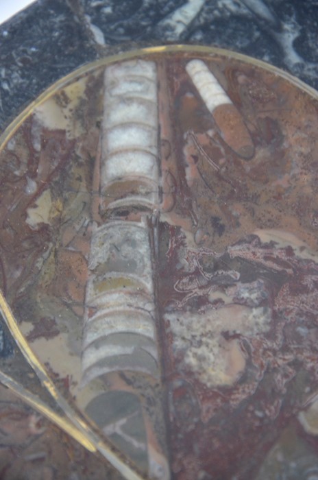 A small octagonal marble and fossil top occasional  table, 46 cm x 46 cm x 45 cm h - Image 5 of 9