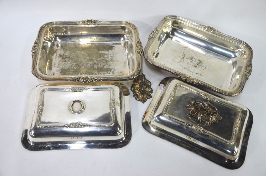 A pair of electroplated entrée dishes and covers, to/w a plated on copper tea caddy of square - Image 4 of 4