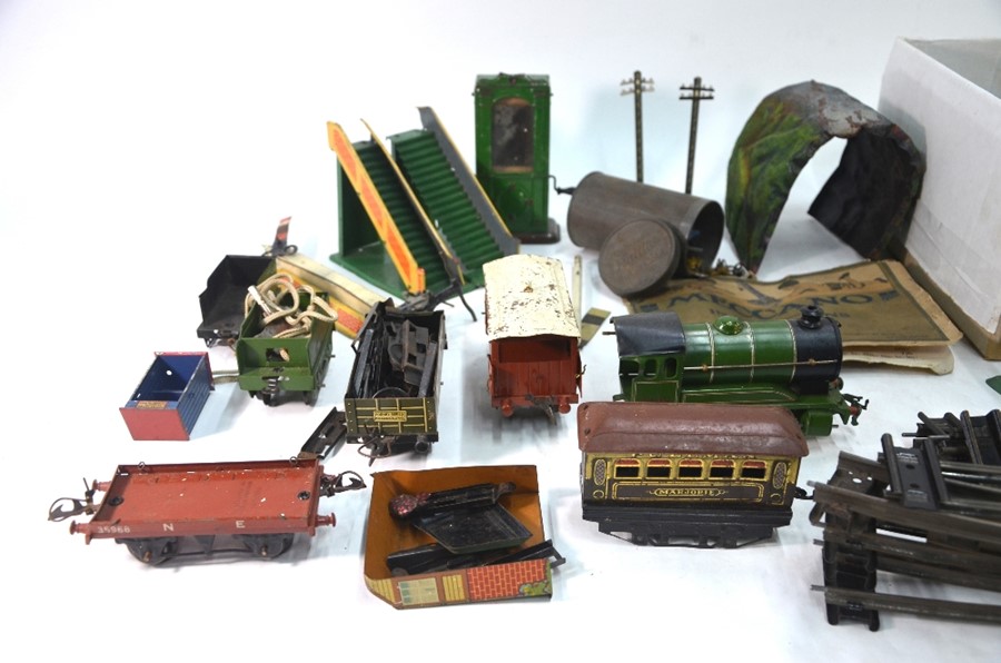 A Hornby 0 gauge 0-4-0 tank engine and rolling stock to/w carriages, track, platforms and other - Image 3 of 3