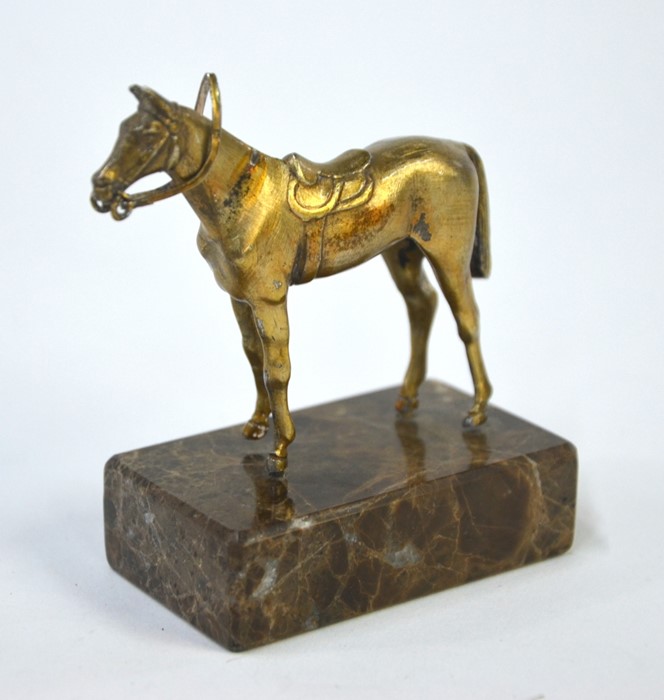 A cast silver gilt racehorse, Nayler Bros, London 1935, 6.5 cm high, on marble block baseGood