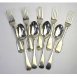 Four silver fiddle pattern dessert forks, London 1922 to/w a matching Victorian example, London 1866