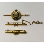 A 15ct gold and enamel bar brooch mounted with Royal Engineers regimental badge (approx. 4.8g) to/