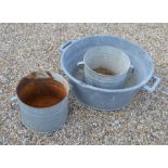 A large galvanized twin handled wash tub to/w a pair of twin handled buckets