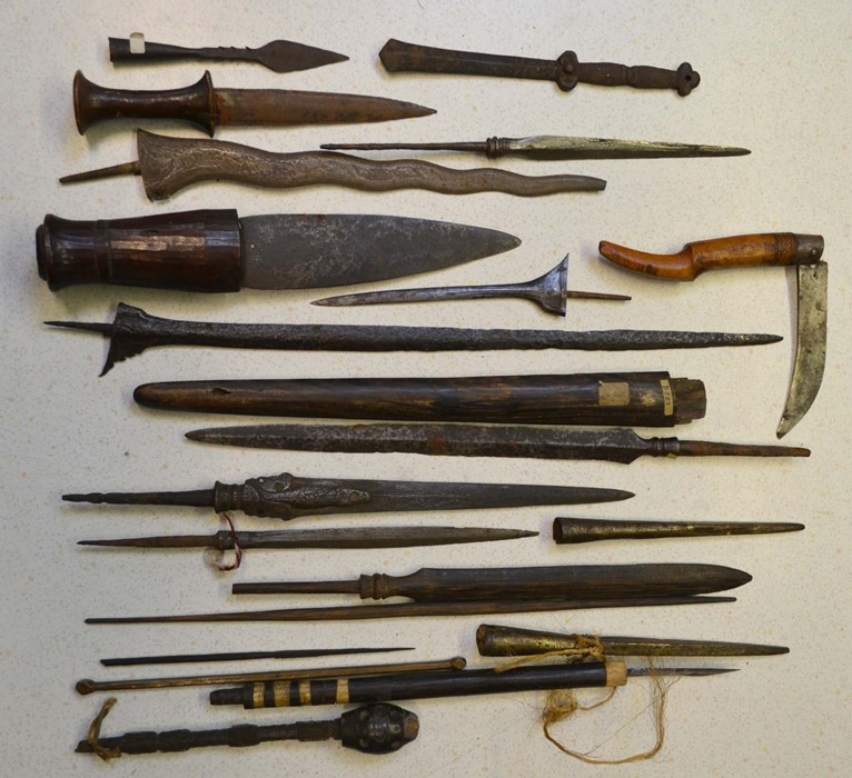 An interesting collection of African and Asian edged weapons - Image 7 of 11