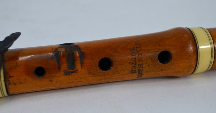 A 19th century boxwood and ivory flute - Image 3 of 4