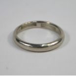 A D-shaped wedding band