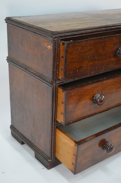 A 19th century mahogany table top cabinet - Image 3 of 3