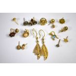 A quantity of various earrings