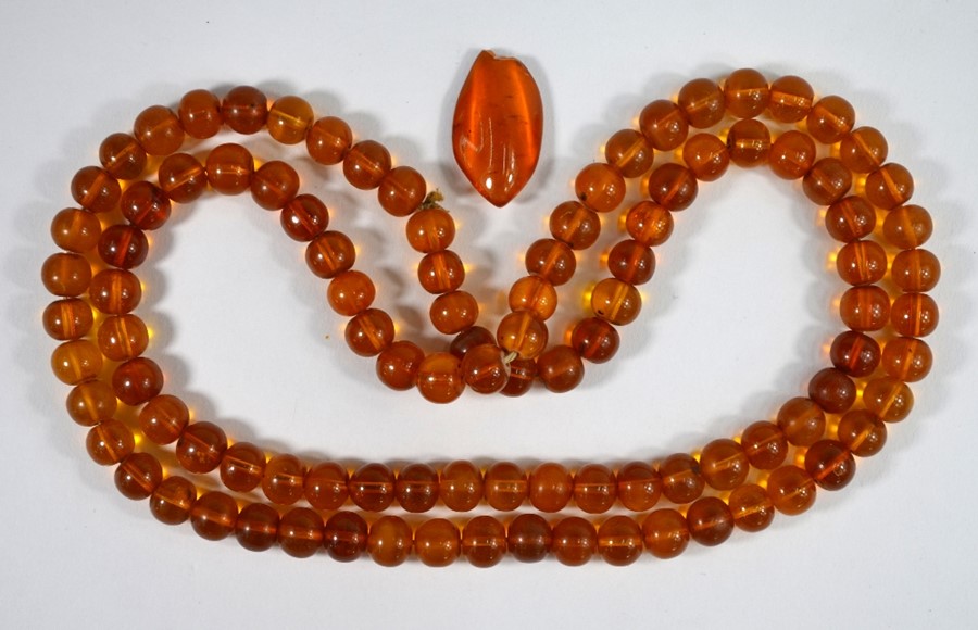 A single row of amber beads