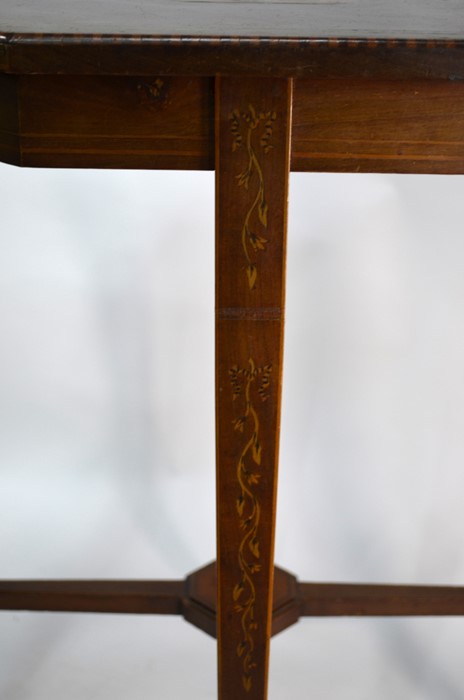 An Edwardian inlaid satin walnut octagonal table - Image 4 of 4