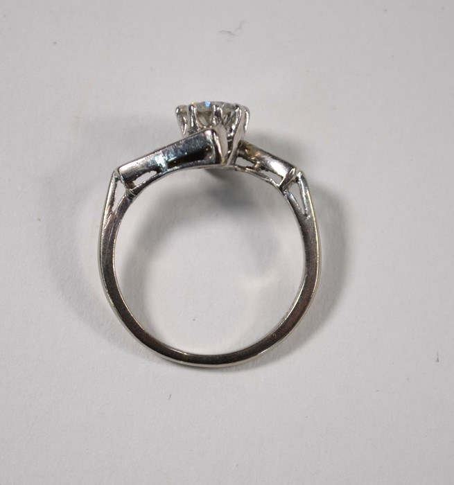 A diamond cross over ring - Image 2 of 4