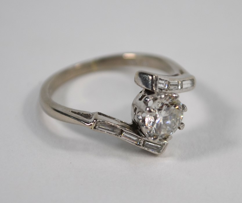 A diamond cross over ring