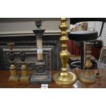 A tall brass table lamp, a neo-classical bronzed and alabaster table lamp, a pair of putti