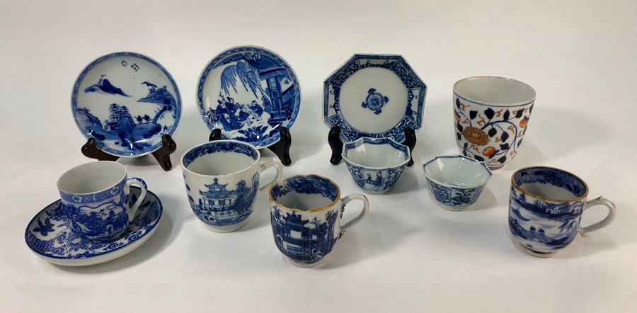 A small collection of 18th/19th century Chinese blue and white porcelain