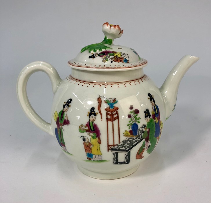 A First Period Worcester 'Chinese family' pattern teapot and cover - Image 2 of 7