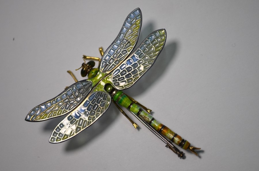 An en tremblant dragonfly brooch with plique a jour enamel decoration - Image 2 of 4