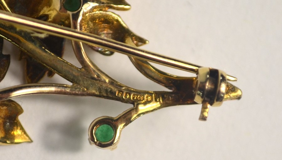 A 9ct yellow gold spray brooch set with seven emeralds - Image 2 of 4