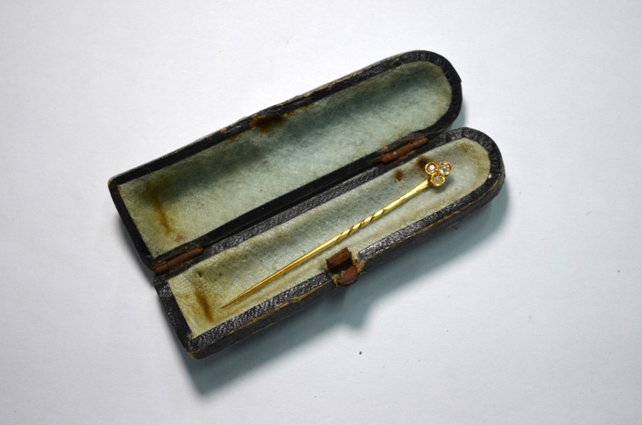 An Edwardian yellow gold stick pin