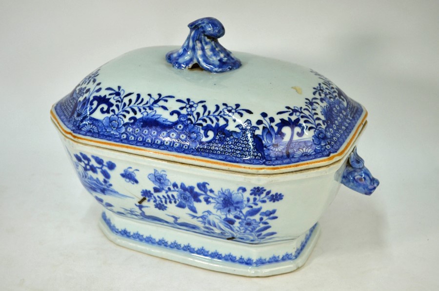 A 18th/19th century Chinese blue and white tureen and cover