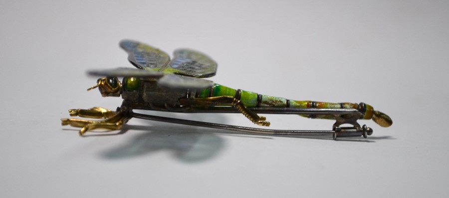 An en tremblant dragonfly brooch with plique a jour enamel decoration - Image 3 of 4