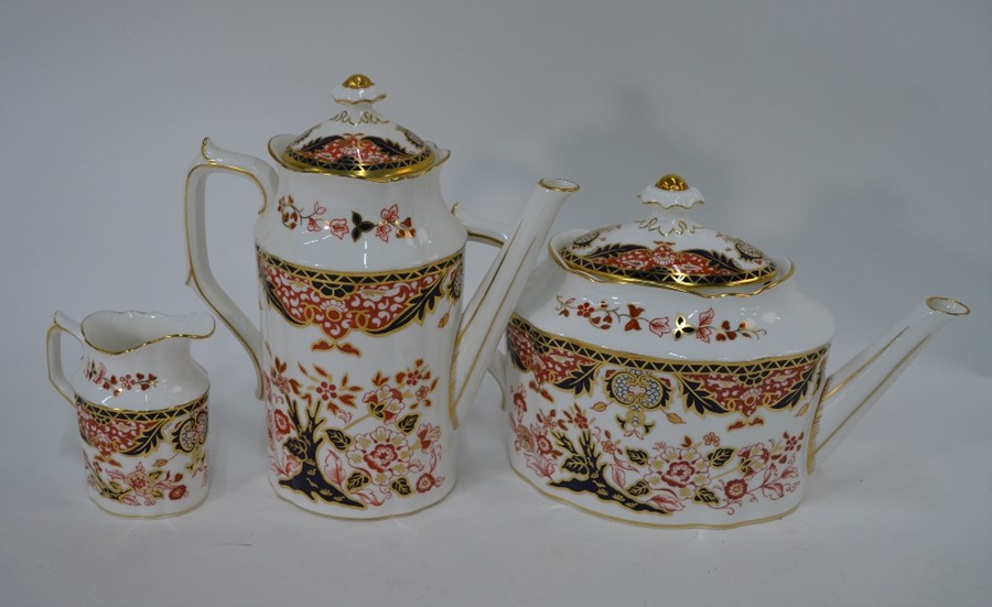 A Royal Crown Derby china 'Derby Japan' tea/coffee service - Image 2 of 4